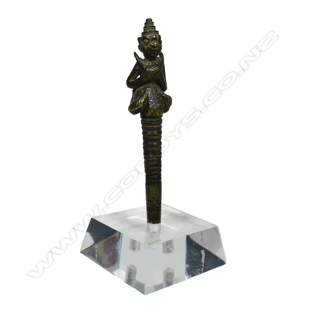 An early 20thC Upper Burma bronze tattoo weight, Image 1++